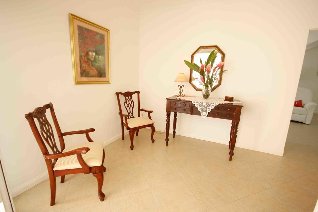 Cattleya Luxury Suites Kingston Habitación foto